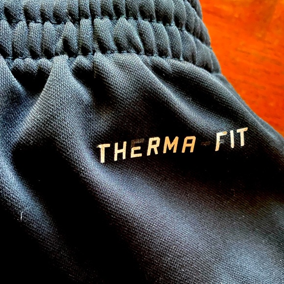 NIKE BOYS BLK Thermal Fit XL Bottoms Jordan logo like new condition - Picture 2 of 5